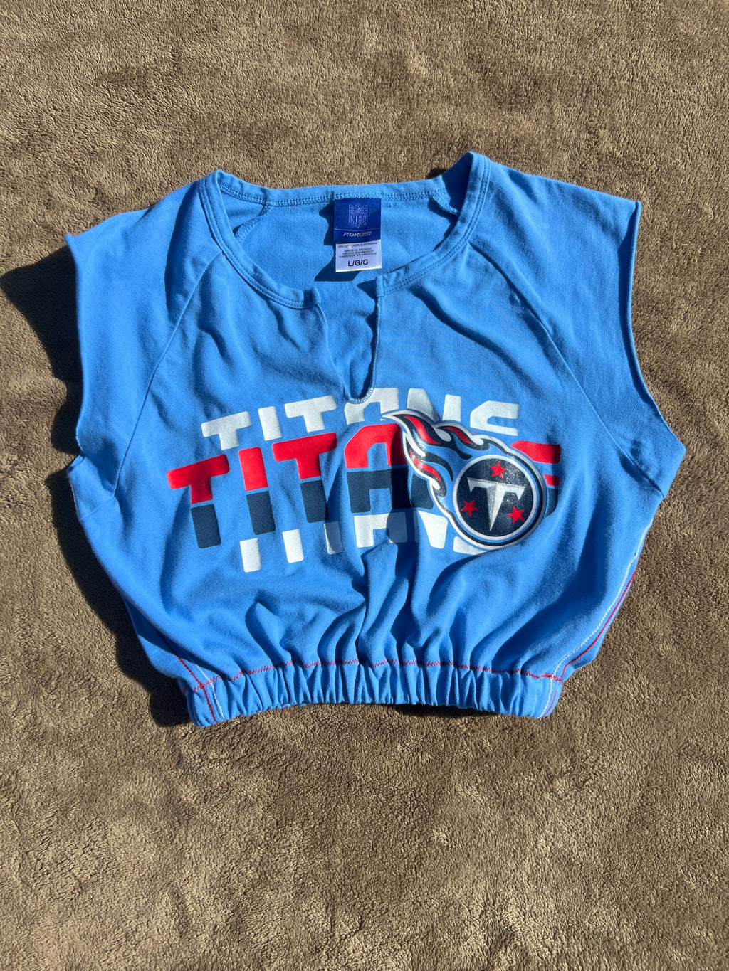 Titans cinched crop